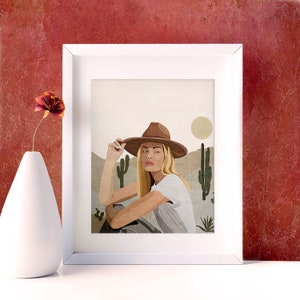 Puede incluir: Una mujer con un sombrero vaquero marr&oacute;n y una camisa blanca se sienta en un paisaje des&eacute;rtico con cactus. La ilustraci&oacute;n es de estilo minimalista con colores apagados.