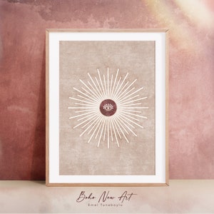 Può includere: Una stampa incorniciata con uno sfondo beige che presenta un occhio stilizzato con linee radianti in bianco. L'occhio è di colore rosso scuro con una pupilla bianca. Il testo "Boho New Art" e "Emel Tunaboylu" è stampato sotto l'immagine.