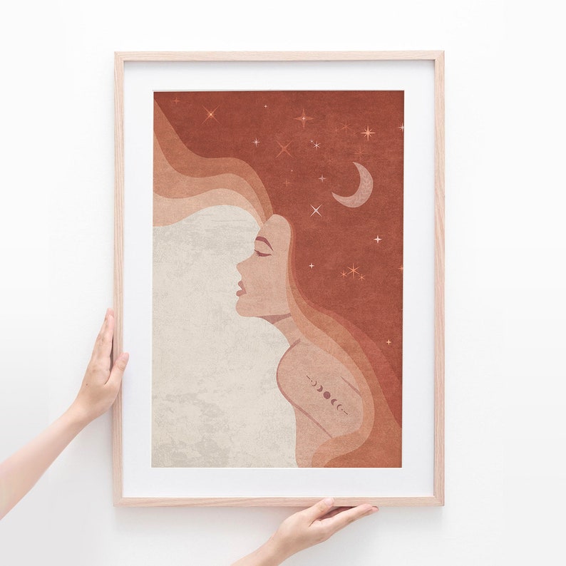 Puede incluir: Una ilustraci&oacute;n digital de una mujer con el pelo largo y suelto. El pelo es un degradado de naranja y marr&oacute;n, y el fondo es un degradado de rojo y naranja. La mujer tiene una luna creciente y estrellas en el pelo.