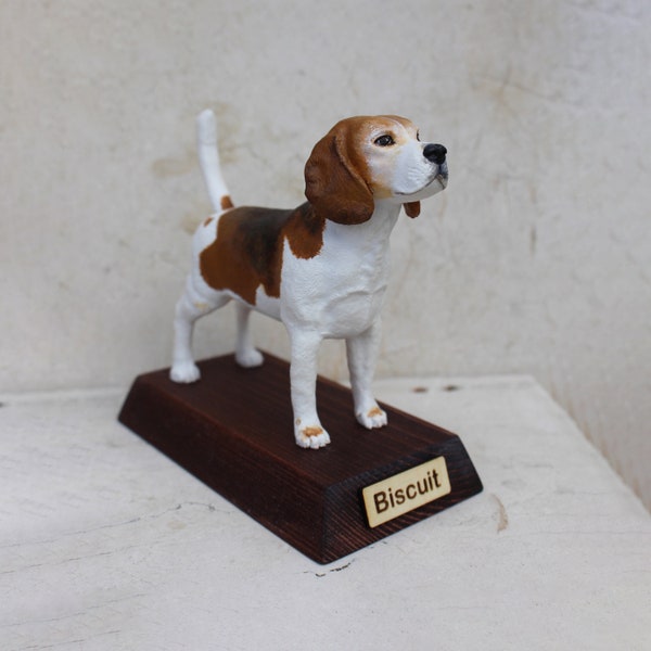 Statue Beagle personnalisée peinte à la main en résine - Une oeuvre d'art unique pour les amoureux des chiens !