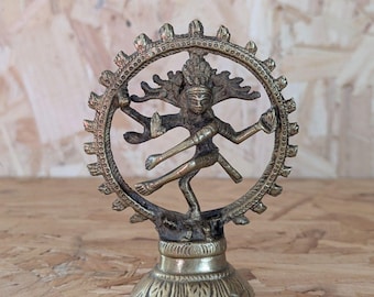 Estatua vintage de latón de Nataraja, figura del dios hindú Shiva danzando. Alto: 13 cm, Ancho: 10 cm.