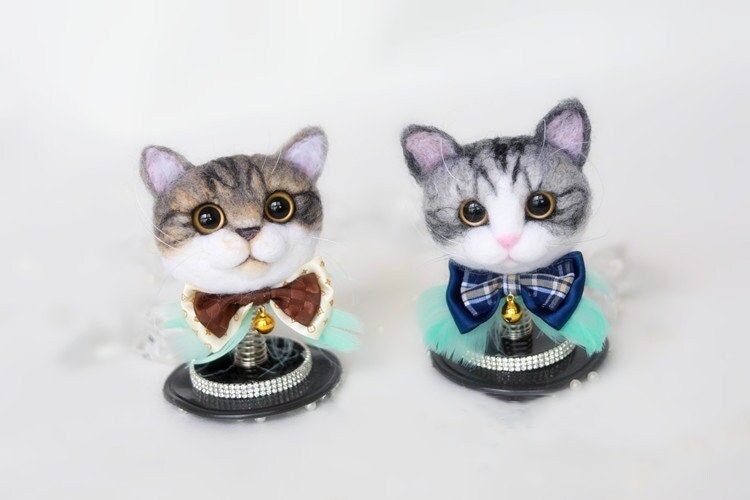 UDee Cat Car Dashboard Decoration, Bobble Head Cat Ornament, Shaking Head  Cat Toy, Resin Cat Figurines Auto Interior Decoration, Home Office Desktop  Décor, Cat Doll Statue Car Accessories : : Toys 