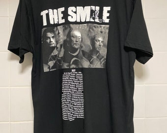 Lote de camiseta y vinilo raros. Camiseta de la gira The Smile (Radiohead), talla XL. Lote de vinilo.