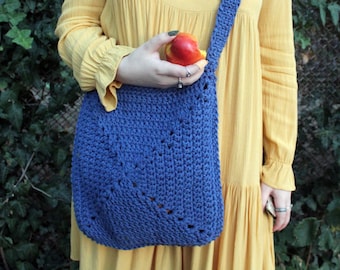 Bolso bandolera de ganchillo cuadrado azul abuela hecho a mano
