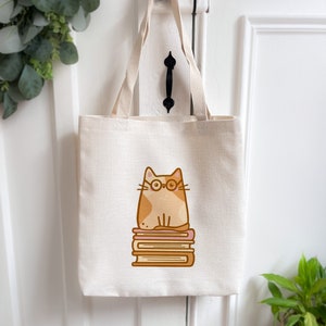 Hazel Bookworm Cat Tote Bag// leesgrage, boekenliefhebber, boekenwurm geschenken, kattenliefhebber geschenken afbeelding 1