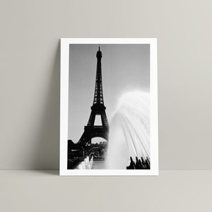 Téléchargement numérique instantané Photo Impression de la Tour Eiffel (A) en noir et blanc 35mm (Taille standard 4x6'' et A6)