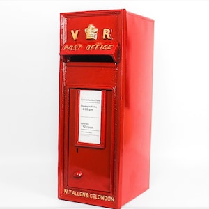 Victorian Regina VR Cast Iron Post Letter Mail Box Royal Mail Red Powder Coated