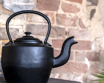 Large 1.6L Black Cast Iron Kettle