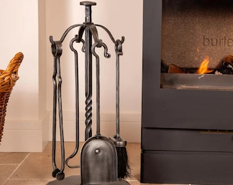 Handgeschmiedetes 4-teiliges rundes Kaminbegleiter-Set