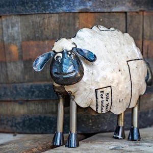 Statue/ornement de jardin en étain recyclé fait main en forme de mouton
