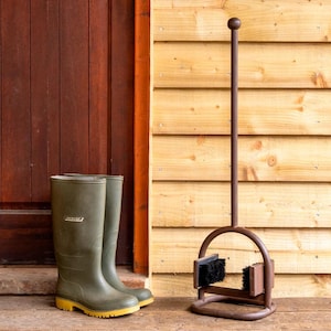 Outdoor Pole Garden Boot Scraper & Brush