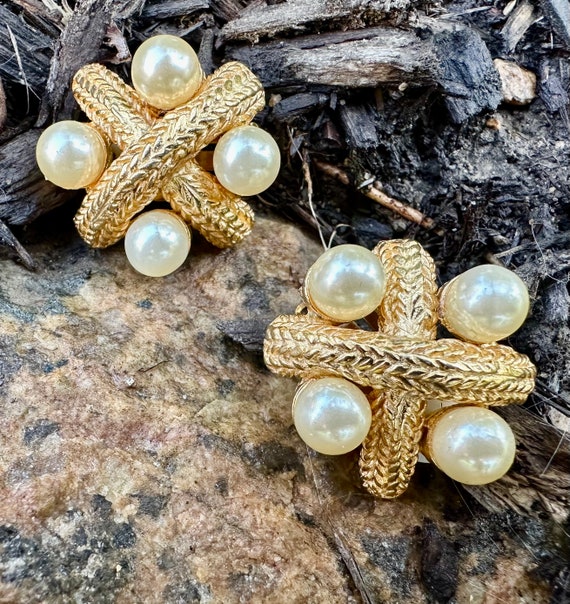 vintage criss cross pearl button matte gold clip … - image 1