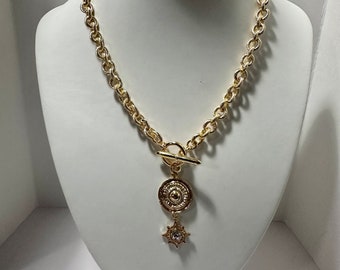 Vintage  beautiful  16" textured chain toggle closurer necklace gold designed by Norma Jean Designs Made in USA
