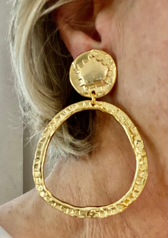 Vintage pierced large hoop gold dangle earring Des