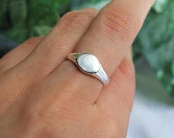 Sterling Silver Plain Oval Signet - 925 Silver Signet Rings for Women - Edgy Boho - Thin Band Statement Dainty Silver Engraving Gift Staple