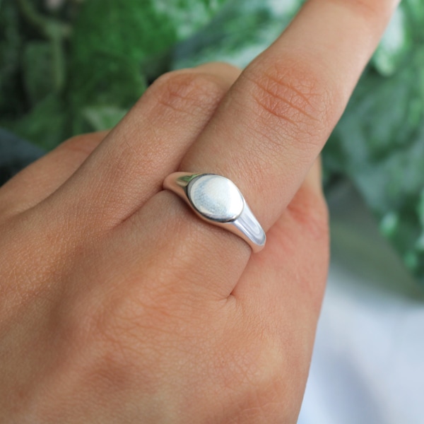 Sterling Silver Plain Oval Signet - 925 Silver Signet Rings for Women - Edgy Boho - Thin Band Statement Dainty Silver Engraving Gift Staple