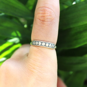 Sterling Silver Moon Phase Band Ring - Thin Line Stacking Dainty 925 Silver Rings for Women - Crescent Moon Astrology Midi - Star Celestial