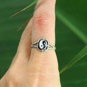 Sterling Silver Yin Yang Oval Ring Sterling Silver Yin Yang Oval Ring