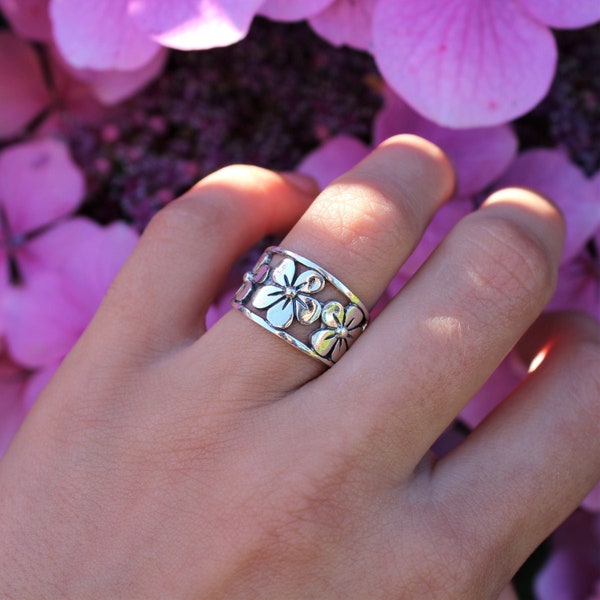 Bague trio hawaïenne en argent sterling à grande fleur d'hibiscus - petites bagues en argent 925 délicates pour femme - bague florale pétale de plumeria - Indie de l'an 2k