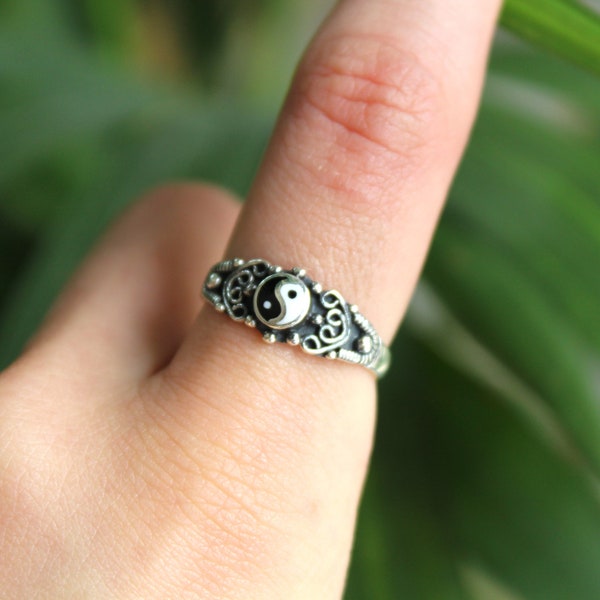 Sterling Silver Yin Yang Circle Ring - Black and White Gemstone - 925 Rings for Women - Peace Symbol Dainty Stacking Indie Buddhist Gift