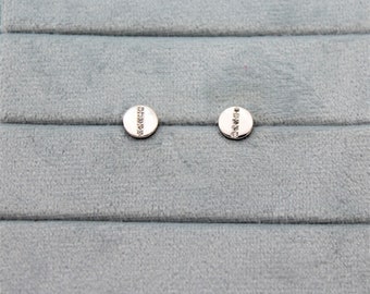 Jewel Line Kreis-Ohrstecker aus Sterlingsilber – zierliche, stapelbare 925er-Ohrringe für Frauen – Sekundenkleine Piercings, die nicht anlaufen, Geschenk – Edelstein