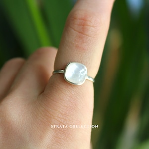 Sterling Silber Perlmutt Quadrat - Natürliche Muschel 925 Silber Ringe für Frauen - Zierliche Stacking Band Pink Weiße Perle Opal -Statement