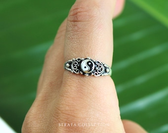 Sterling Silver Yin Yang Circle Ring - Black and White Gemstone - 925 Rings for Women - Peace Symbol Dainty Stacking Indie Buddhist Gift