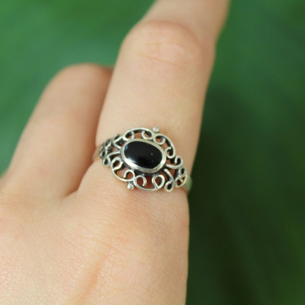 Sterling Silver Black Oval Swirl Frame Ring - 925 Silver Rings for Women - Witch Gothic Twist Vintage Filigree - Stacking Dainty Band Ring