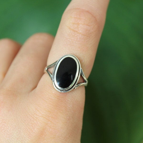 Sterling Silver Black Circle Ring - Black Onyx Silver Detail Band Ring - Gothic 925 silver rings for women - Witch Statement Plain Band