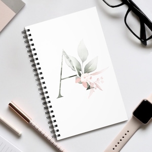 Papelería Floral. Cuaderno monograma en espiral. Cuaderno en espiral de flores de acuarela. Diario espiral inicial. Cuaderno romántico en blanco y punteado