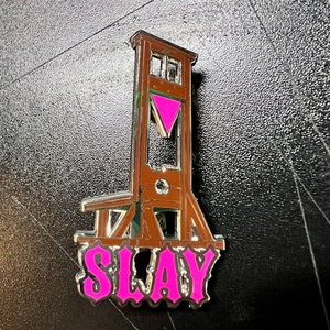 Spilla smaltata Slay