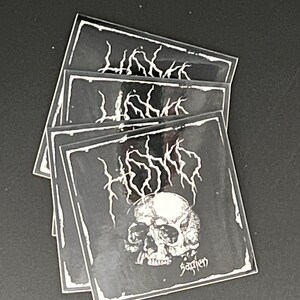 Schwarzer Totenkopf-Sticker