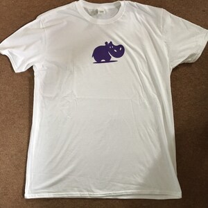 De paarse T-shirt van de Nijlpaard Dierentuinoverhemd Leuk nijlpaardoverhemd