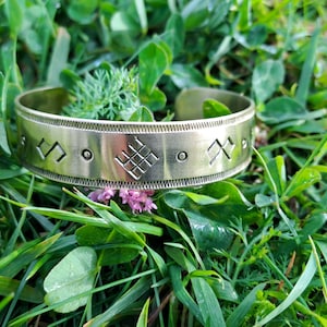 Pulsera con símbolos bálticos. Deidades paganas. Pulsera con símbolos letones. Brazalete pagano hecho a medida.