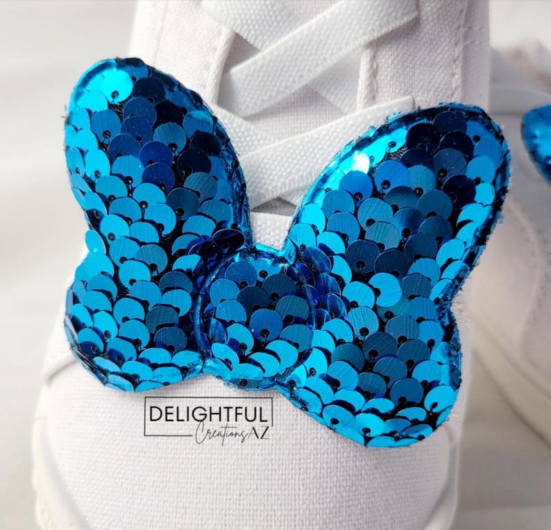 Clips para zapatos con lazo de Minnie Mouse y lentejuelas azules imagen 9