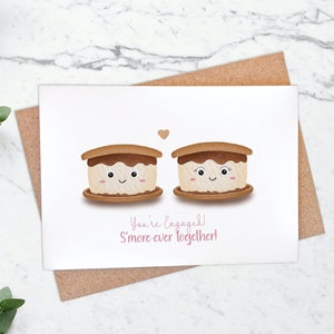 Jolie carte de fiançailles S'more - Design Punny « S'more-ever together » - Fun et unique félicitations, choix de voeux