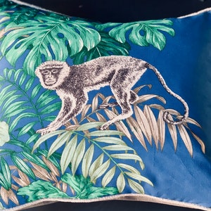 Housse de coussin à imprimé singes - Décoration de forêt tropicale humide bleu-vert