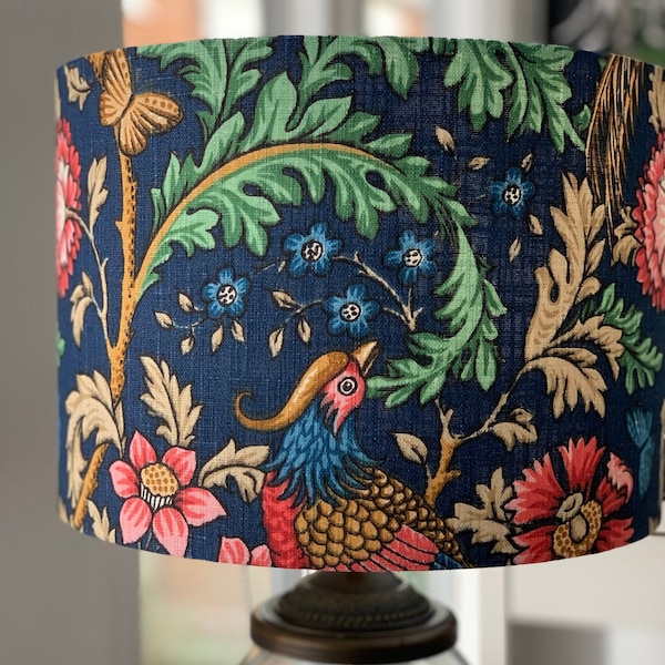 Tischlampenschirm. Vogel Lampenschirm. Lampenschirm für Decke. Lampenschirm im William Morris Stil. Blauer Lampenschirm. Hängende Blumen und Vogel Lampenschirm