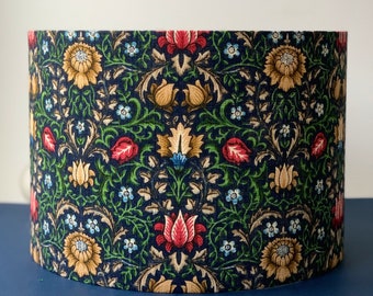 Pantalla de lámpara estilo William Morris. Pantalla de lámpara floral. Pantalla de lámpara botánica. Pantalla de lámpara de mesa. Pantalla de lámpara estampada. Pantallas de lámpara de techo.