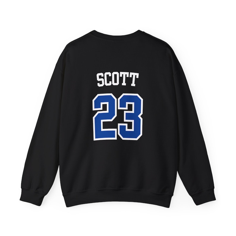 TREE HILL RAVENS、スコット 23 ジャージ、ユニセックス ヘビー ブレンド™ クルーネック スウェットシャツ、その他のギフト、Tree Hill マーチャンダイズ、ノースカロライナ、レイブンズ スウェットシャツ 画像 3