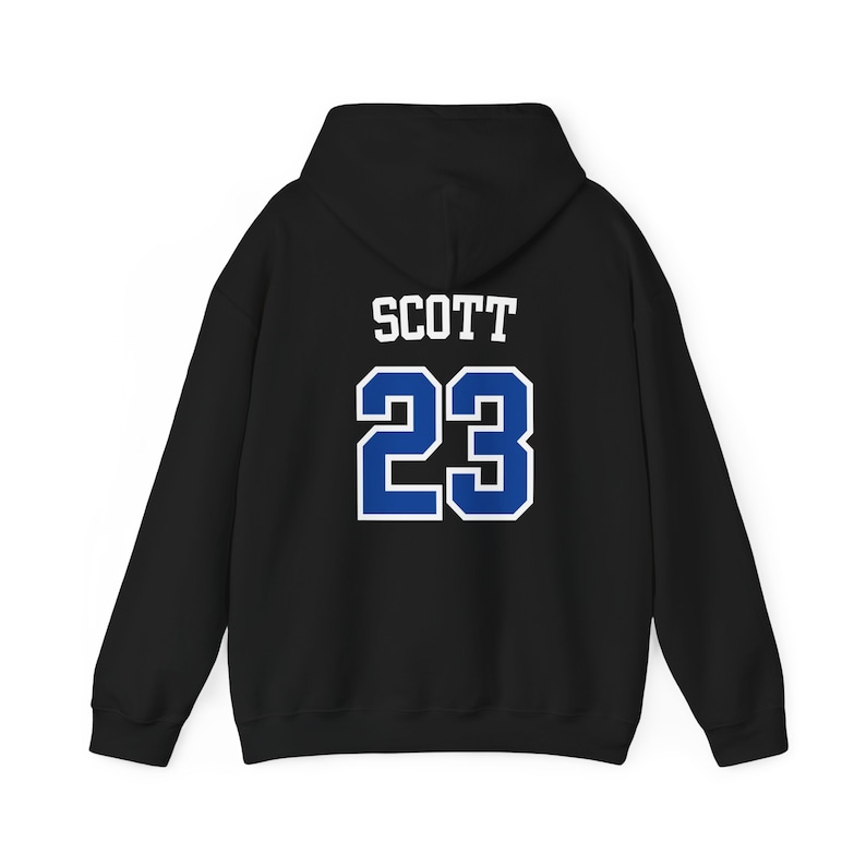 TREE HILL RAVENS-hoodie, uniseks Heavy Blend™-sweater met capuchon, One Tree Hill, Nathan Scott, 23, North Carolina, overige geschenken, Tree Hill-merchandise afbeelding 3