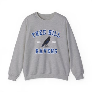 TREE HILL RAVENS、スコット 23 ジャージ、ユニセックス ヘビー ブレンド™ クルーネック スウェットシャツ、その他のギフト、Tree Hill マーチャンダイズ、ノースカロライナ、レイブンズ スウェットシャツ 画像 4