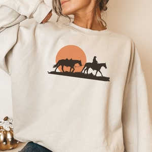DESERT RIDE Unisex Heavy Blend™ Crewneck Sweatshirt, Women&#39;s Sweatshirts, Cowgirl Sweatshirts, Horse Sweatshirts, Gifts for Her
