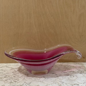 Paul Kedelv For Flygsfors Sweden Coquille Series Pink Rose Mid Century Modern Style Signed Art Glass Bowl