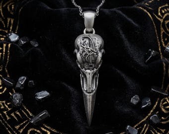 Collar con colgante de calavera de cuervo en plata de ley: Joyería gótica de cuervo