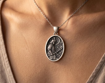Silver Samurai Necklace – Japanese Warrior Pendant for Men and Women