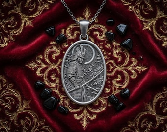 Silver Samurai Necklace – Japanese Warrior Pendant for Men and Women