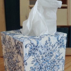 Light Blue & White Vintage Floral Tissue Box, Wood Tissue Box, Chinoiserie, Tissue Box, Tissue Box Cover, Spring Decor,