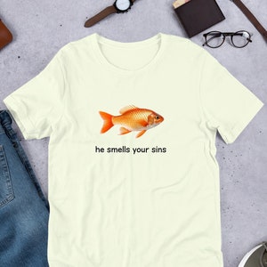 He Smells Your Sins Goldfish tshirt Y2K Funny Meme Shirt / Weirdcore Clothing / Oddly Specific / Unhinged Shirt / Sassy Shirt / Joke Shirt