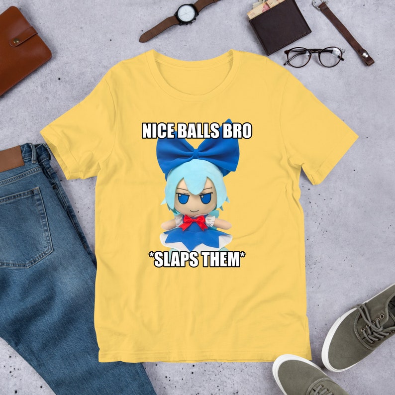 Nettes Bälle Bro, Touhou Fumo Plüsch, Cirno Marisa Reimu, Lustiges Anime Meme Shirt, Ausgehängtes Shirt, Waifu Shirt, Otaku Kleidung, Touhou Puppen Yellow